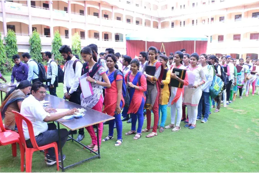 Students of Rungta R1 College participating in Placement Namaa 2017